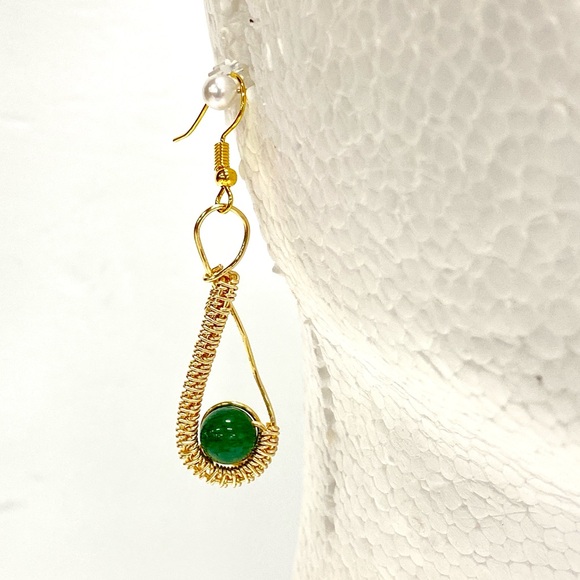 HANDMADE Green Aventurine Beads in Wrapped and Woven Frame Dangle Earrings - Picture 6 of 10